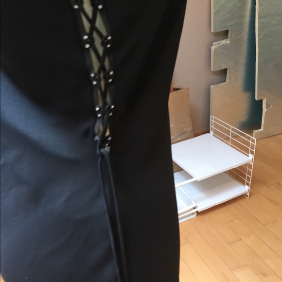 Black gown size 12 - Picture 10 of 15